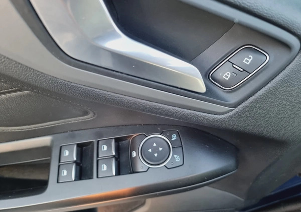 Ford Focus cena 39700 przebieg: 175998, rok produkcji 2019 z Warszawa małe 301